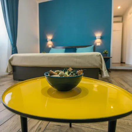 Hub Ferroviario - 12 Posti Letto Per Il Tuo Gruppo A Con Wifi E Netflix לינה וארוחת בוקר *