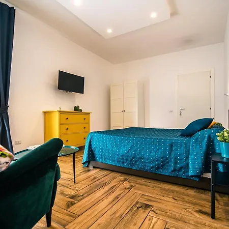 Hub Ferroviario - 12 Posti Letto Per Il Tuo Gruppo A Con Wifi E Netflix לינה וארוחת בוקר נאפולי