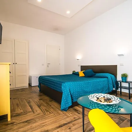 לינה וארוחת בוקר Hub Ferroviario - 12 Posti Letto Per Il Tuo Gruppo A Con Wifi E Netflix נאפולי