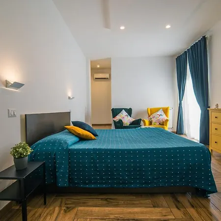 לינה וארוחת בוקר Hub Ferroviario - 12 Posti Letto Per Il Tuo Gruppo A Con Wifi E Netflix נאפולי