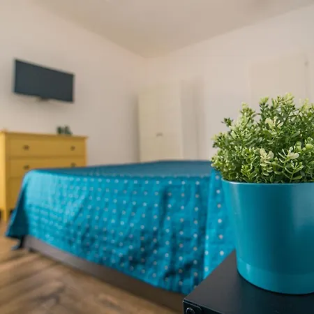 Hub Ferroviario - 12 Posti Letto Per Il Tuo Gruppo A Con Wifi E Netflix לינה וארוחת בוקר נאפולי
