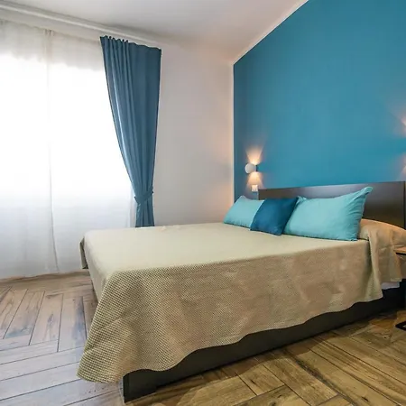 Hub Ferroviario - 12 Posti Letto Per Il Tuo Gruppo A Con Wifi E Netflix לינה וארוחת בוקר *