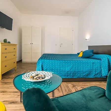 Hub Ferroviario - 12 Posti Letto Per Il Tuo Gruppo A Con Wifi E Netflix לינה וארוחת בוקר