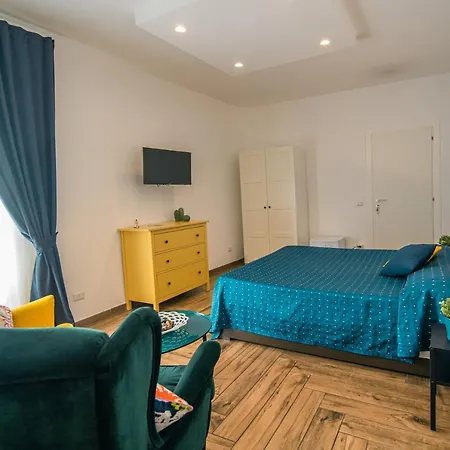Hub Ferroviario - 12 Posti Letto Per Il Tuo Gruppo A Con Wifi E Netflix נאפולי