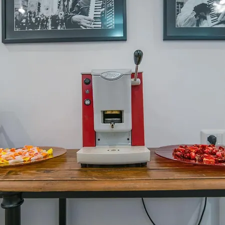 Hub Ferroviario - 12 Posti Letto Per Il Tuo Gruppo A Con Wifi E Netflix נאפולי