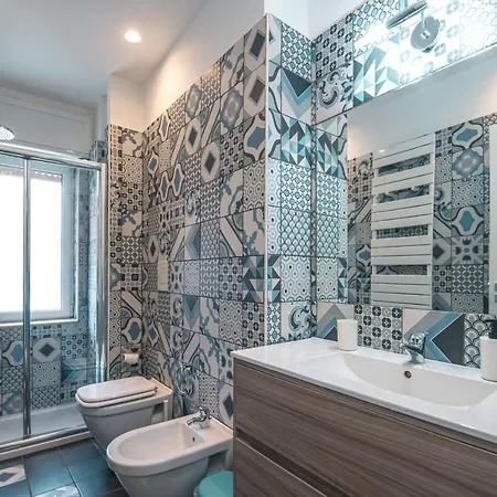 Hub Ferroviario - 12 Posti Letto Per Il Tuo Gruppo A Con Wifi E Netflix Neapol