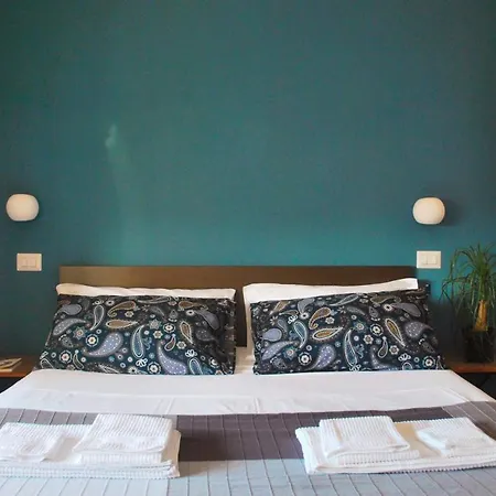 Hub Ferroviario - 12 Posti Letto Per Il Tuo Gruppo A Con Wifi E Netflix Bed & Breakfast 4*