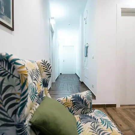 Hub Ferroviario - 12 Posti Letto Per Il Tuo Gruppo A Con Wifi E Netflix 4* Neapol