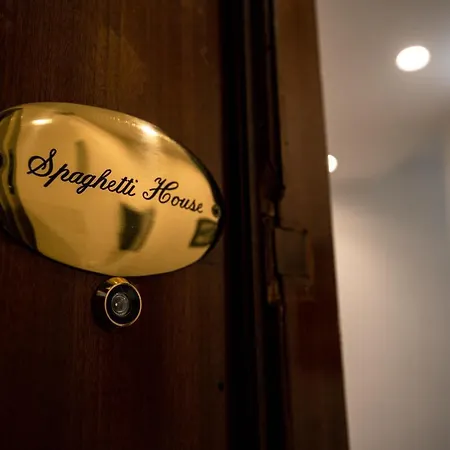 Hub Ferroviario - 12 Posti Letto Per Il Tuo Gruppo A Con Wifi E Netflix 4*