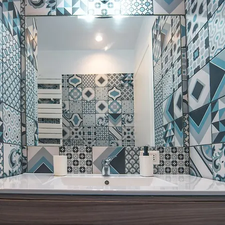 Hub Ferroviario - 12 Posti Letto Per Il Tuo Gruppo A Con Wifi E Netflix 4* Neapol