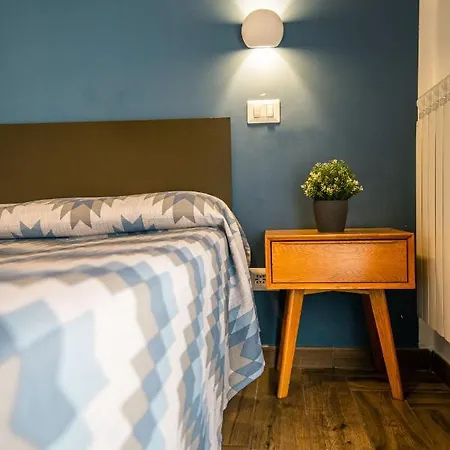 Hub Ferroviario - 12 Posti Letto Per Il Tuo Gruppo A Con Wifi E Netflix 4* Neapol