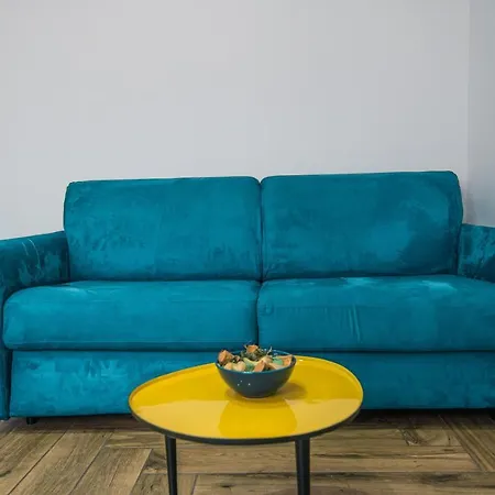 Hub Ferroviario - 12 Posti Letto Per Il Tuo Gruppo A Con Wifi E Netflix 4* Neapol