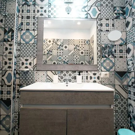 Hub Ferroviario - 12 Posti Letto Per Il Tuo Gruppo A Con Wifi E Netflix 4* Neapol