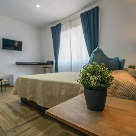 Hub Ferroviario - 12 Posti Letto Per Il Tuo Gruppo A Con Wifi E Netflix 4*