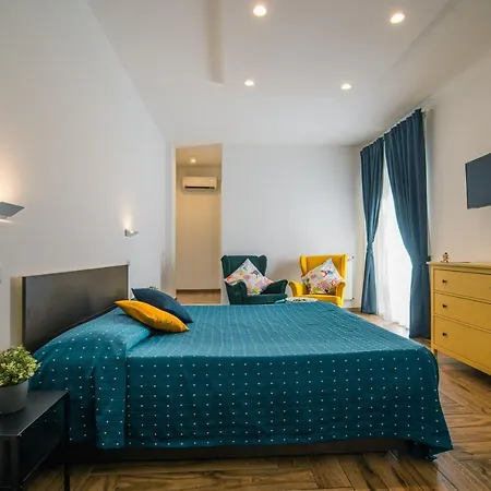 Bed & Breakfast Hub Ferroviario - 12 Posti Letto Per Il Tuo Gruppo A Con Wifi E Netflix Neapol