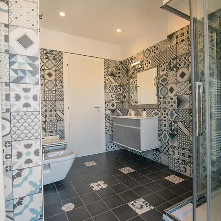 Hub Ferroviario - 12 Posti Letto Per Il Tuo Gruppo A Con Wifi E Netflix