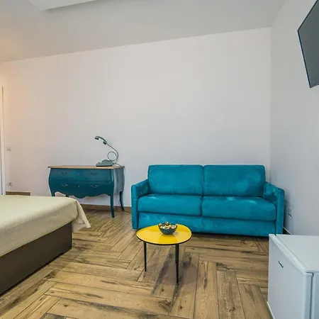 Hub Ferroviario - 12 Posti Letto Per Il Tuo Gruppo A Con Wifi E Netflix Bed & Breakfast