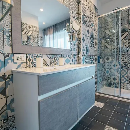 Hub Ferroviario - 12 Posti Letto Per Il Tuo Gruppo A Con Wifi E Netflix Neapol