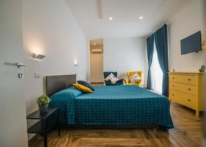 B&B Hub Ferroviario - 12 Posti Letto Per Il Tuo Gruppo A Con Wifi E Netflix 나폴리