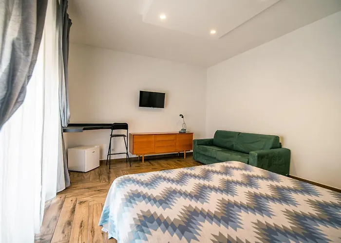 Hub Ferroviario - 12 Posti Letto Per Il Tuo Gruppo A Con Wifi E Netflix 4* 나폴리