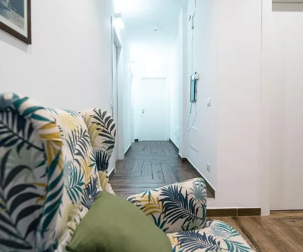 Hub Ferroviario - 12 Posti Letto Per Il Tuo Gruppo A Con Wifi E Netflix 4* 나폴리