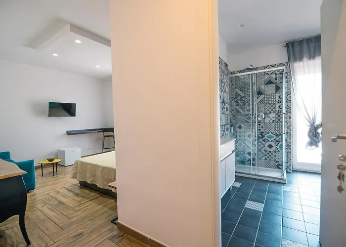 Hub Ferroviario - 12 Posti Letto Per Il Tuo Gruppo A Con Wifi E Netflix B&B 나폴리