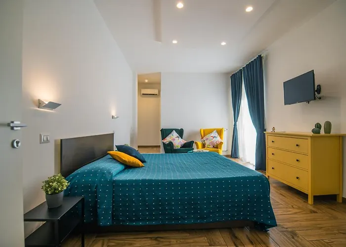 B&B Hub Ferroviario - 12 Posti Letto Per Il Tuo Gruppo A Con Wifi E Netflix 나폴리