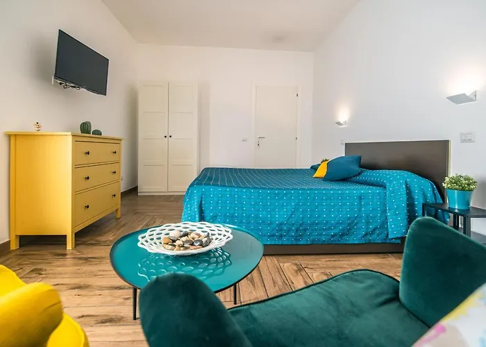 Hub Ferroviario - 12 Posti Letto Per Il Tuo Gruppo A Con Wifi E Netflix B&B