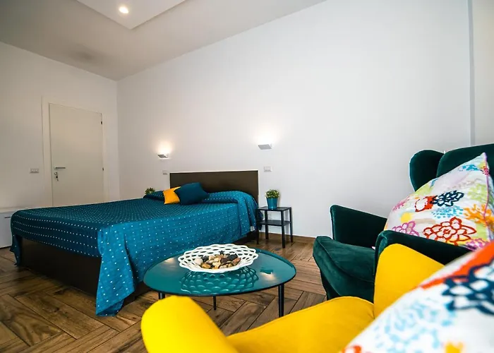 Hub Ferroviario - 12 Posti Letto Per Il Tuo Gruppo A Con Wifi E Netflix