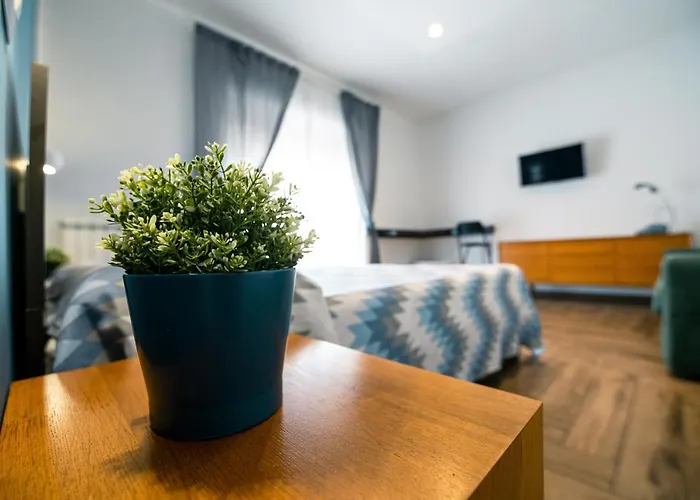 Hub Ferroviario - 12 Posti Letto Per Il Tuo Gruppo A Con Wifi E Netflix 4* 나폴리