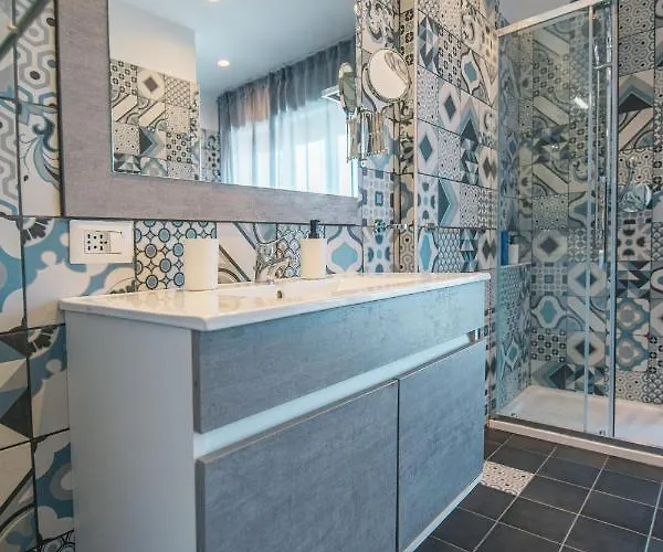 Hub Ferroviario - 12 Posti Letto Per Il Tuo Gruppo A Con Wifi E Netflix 나폴리