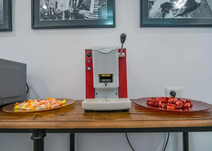 Hub Ferroviario - 12 Posti Letto Per Il Tuo Gruppo A Con Wifi E Netflix 나폴리