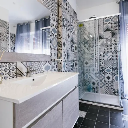 Bed and breakfast Hub Ferroviario - 12 Posti Letto Per Il Tuo Gruppo A Con Wifi E Netflix Nápoles