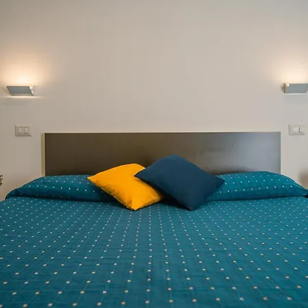 Hub Ferroviario - 12 Posti Letto Per Il Tuo Gruppo A Con Wifi E Netflix